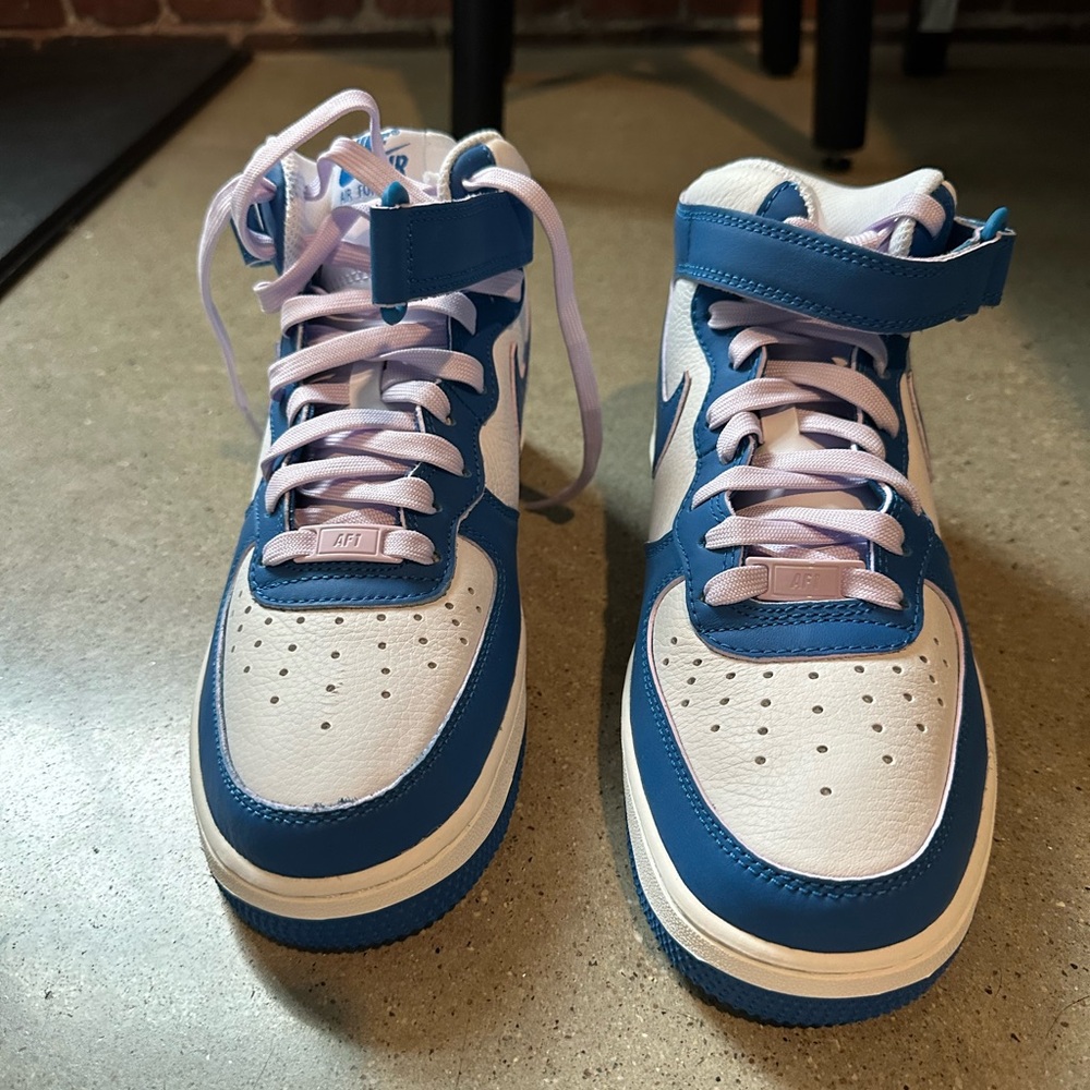 Nike women’s Air Force 1 07 mid military blue doll shoe